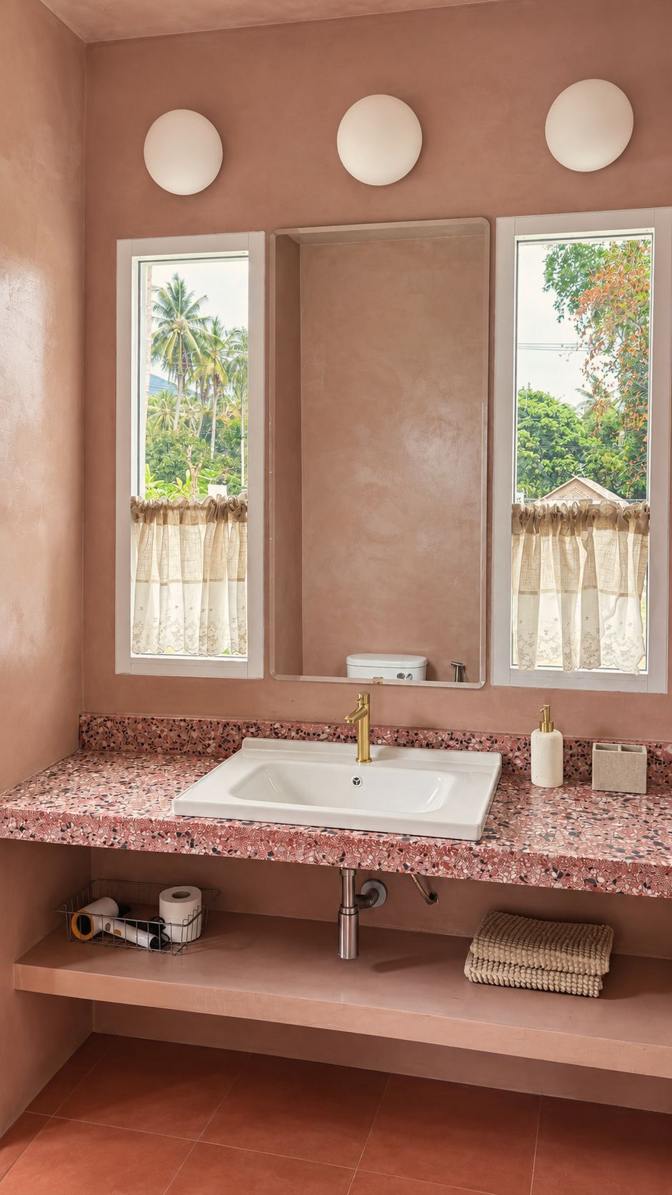 Mangosteen — bathroom